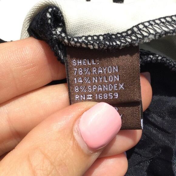 J.McLaughlin Womens Catalina Cloth Tunic Top S Black White Animal Print Beachy - Picture 9 of 10